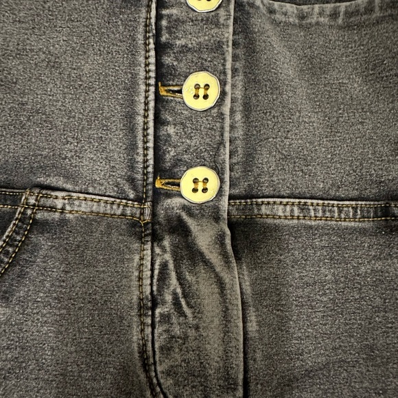 Freddy Jeans, grey with yellow stitching, shaping denim. 7/8 length. Size 6/Med - Picture 3 of 5